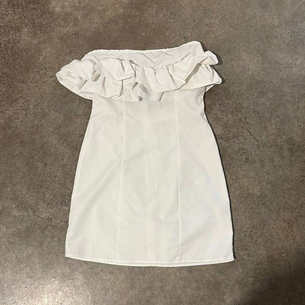 Elegant White Strapless Dress